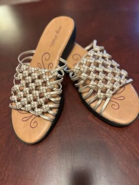 Easy Street Woven Gold Metallic Slide Sandals 9N
